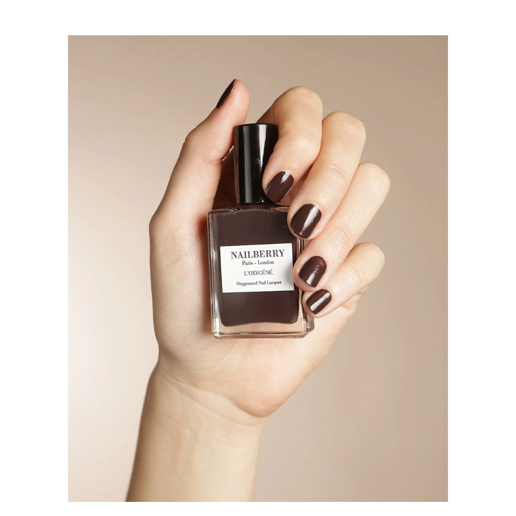 Nailberry Hot coco lackiert