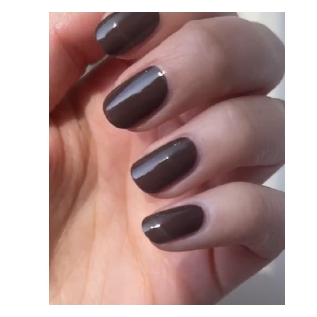 Nailberry | Nagellack La Taupe lackiert