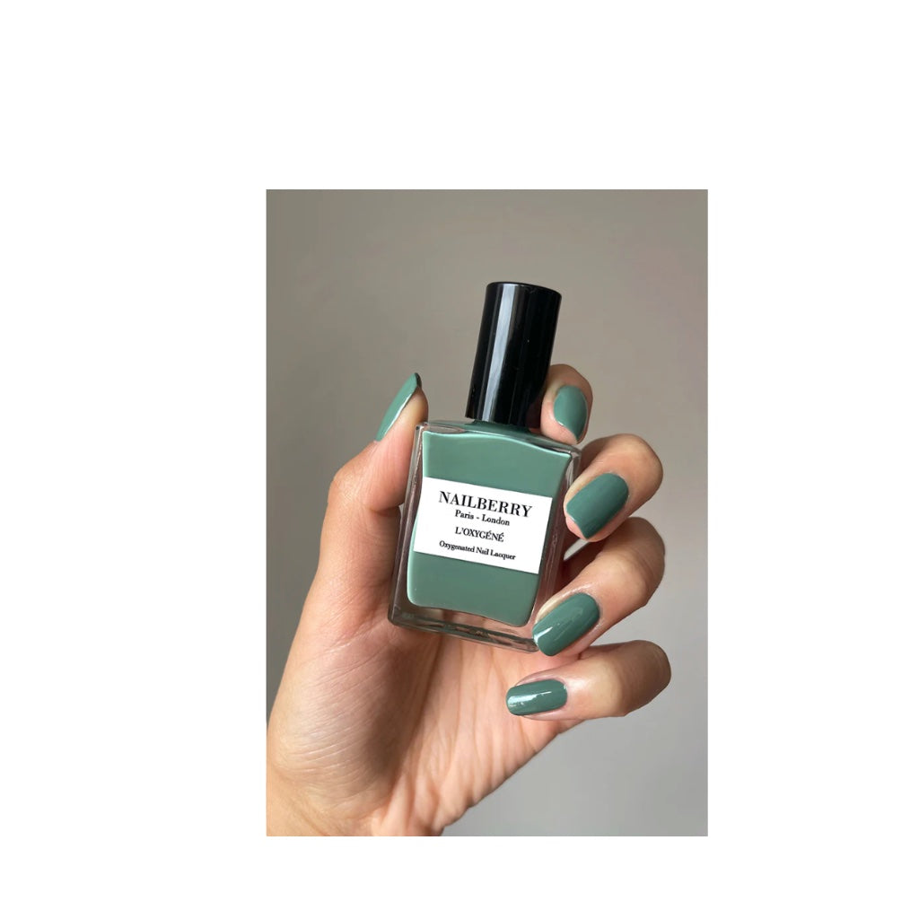 Nailberry Mint lackiert